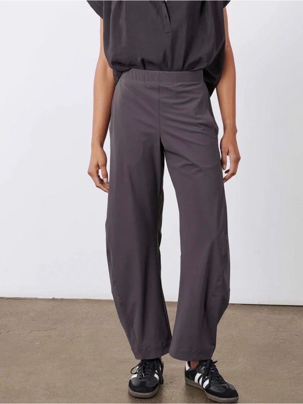 Ruti on the loose work pants in graphite